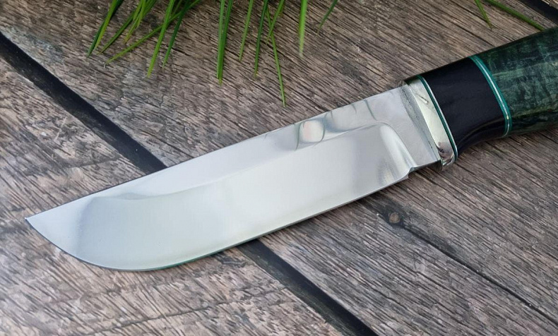Нож "Медведь": сталь - Bohler М390; рукоять - карельская береза, вставка черный граб
