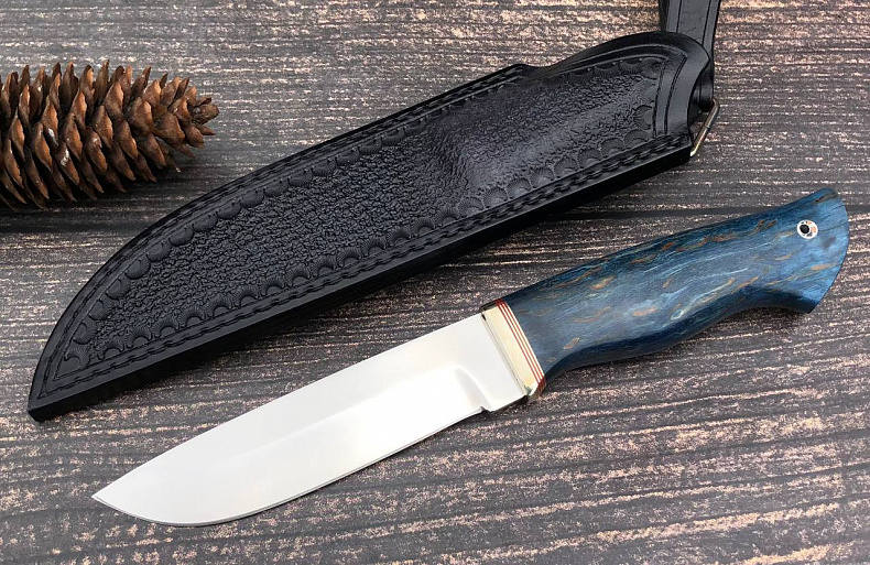 Нож "Волк: сталь - Bohler М390; рукоять - карельская береза, черный граб - формовочные ножны