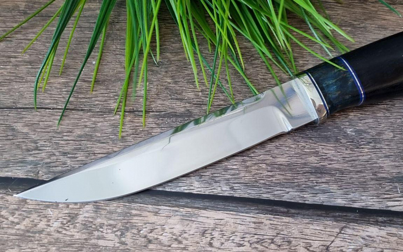 Нож "Калмык": сталь - Bohler М390; рукоять - карельская береза, вставка черный граб