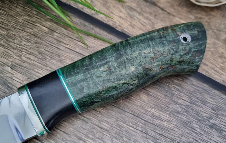 Нож "Медведь": сталь - Bohler М390; рукоять - карельская береза, вставка черный граб